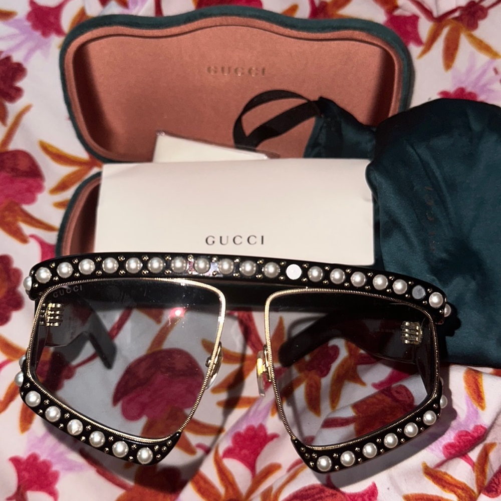GUCCI rectangular Acetate sunglasses with pearls EXCELLENT CONDITION -AUTHENTIC